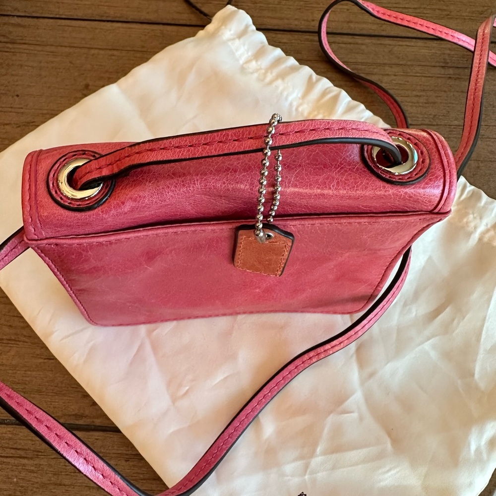 Vintage Coach micro Crossbody bag. - Picture 4 of 10